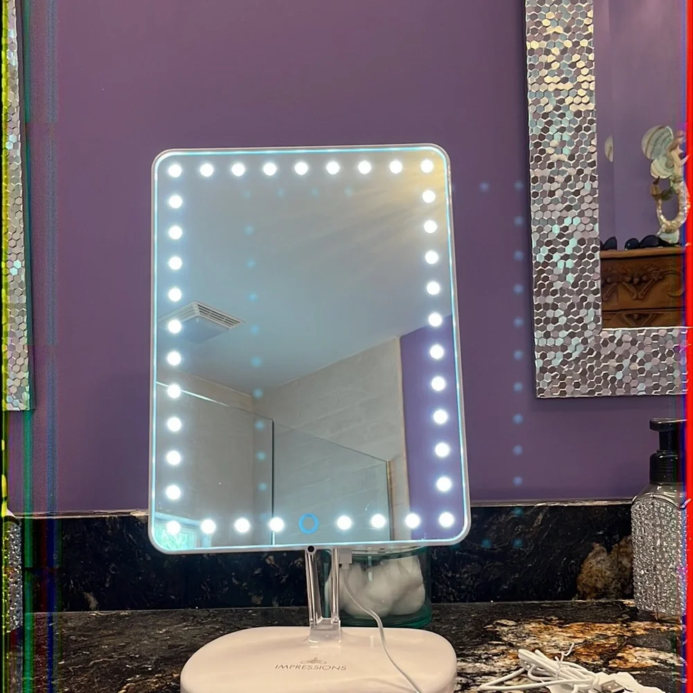 LED PORTABLE VANITY MIRROR